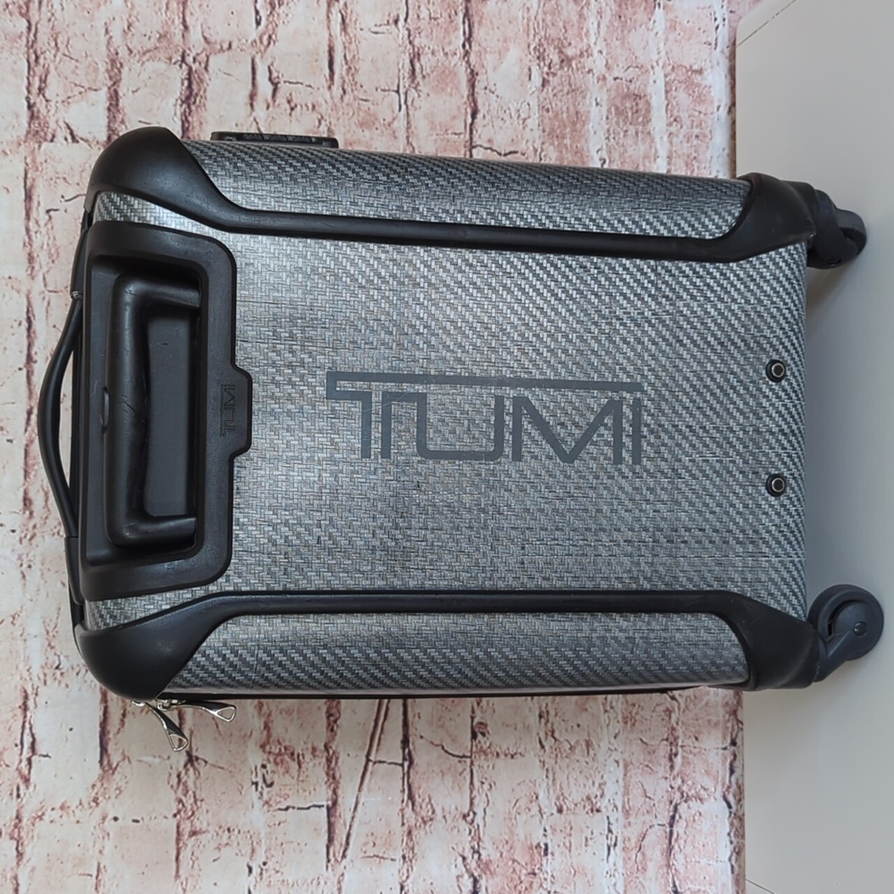 Tumi Tetra-Lite Suitcase international Carry-On